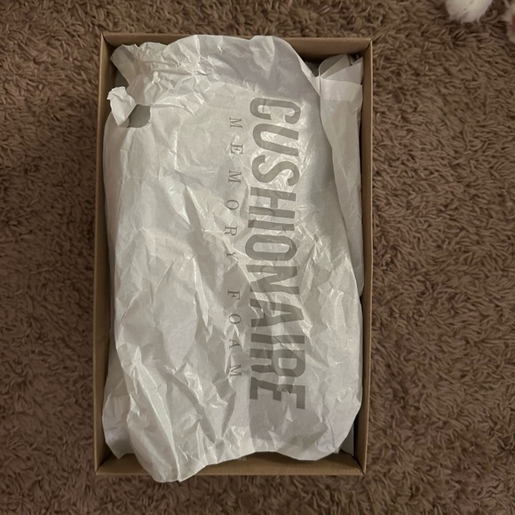 Cushionaire Heels - Picture 8 of 8